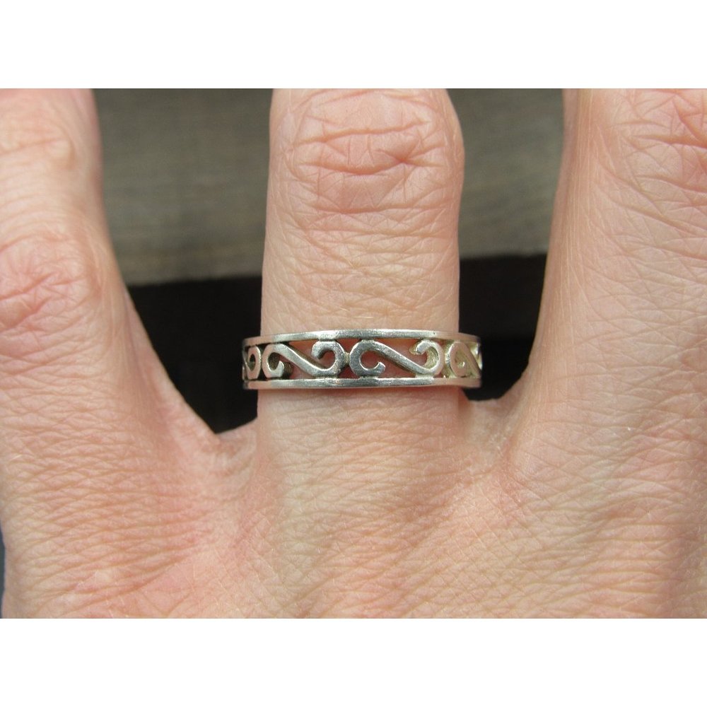 Size 8.5 Sterling Silver Large Open Style Swirls Band Ring